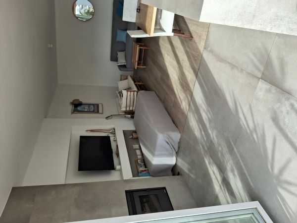 Appartement 2 chambres / grande terrasse / piscine à 5 minutes à pied de la plage et du village