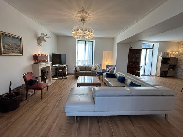 Corps de ferme  à de 1h de Paris, Versailles, Orléans, Fontainebleau et Chartres, 10 personnes.