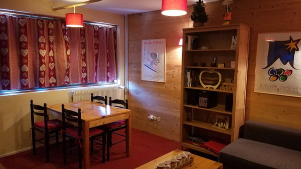 Appartement deux pièces en résidence avec vue montagne.