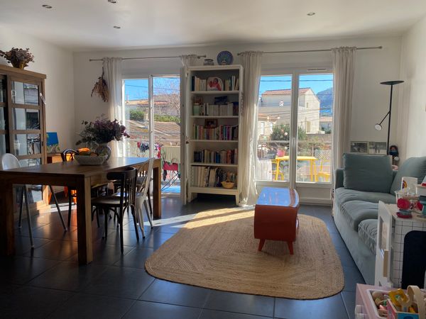 1er étage de villa avec terrasse à 500m de la mer, dans une impasse au calme.