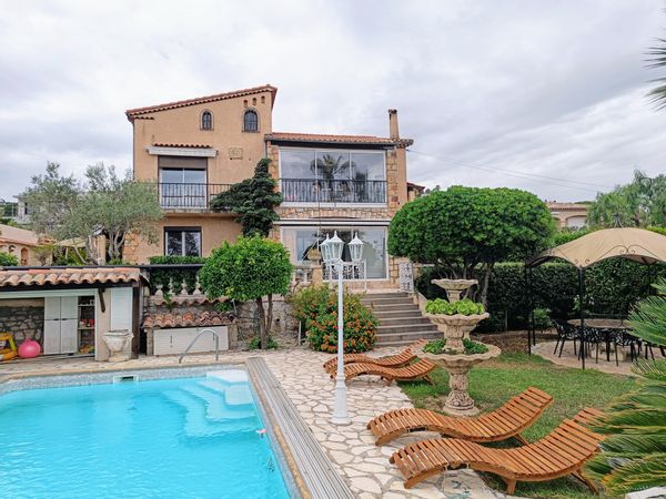 Méli, Micka, Louise & Jamesina kuća