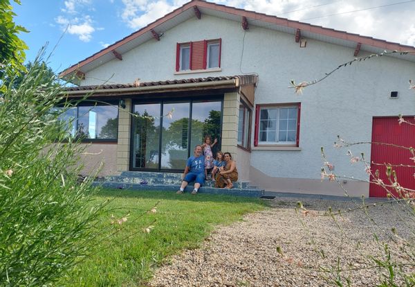 Maison avec grand jardin près d'un village, coin tranquille.