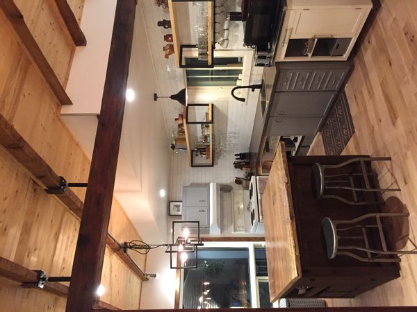 Marie-Lou's house bright, airy and confortable.  Very quiet area, and yet right downtown.