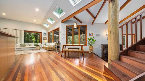 A beautiful retreat among the trees, on a lake, and 15 minutes walk to a beautiful beach.