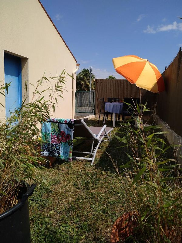 Log. indépendant, 15min de la mer, 1 chambre, jardin, cuisine, entrée privée