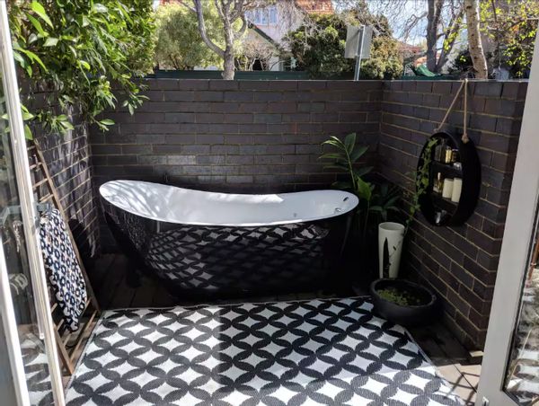 Jessica's house bohemian retreat in central St Kilda. Cosy and arty in a quiet street.