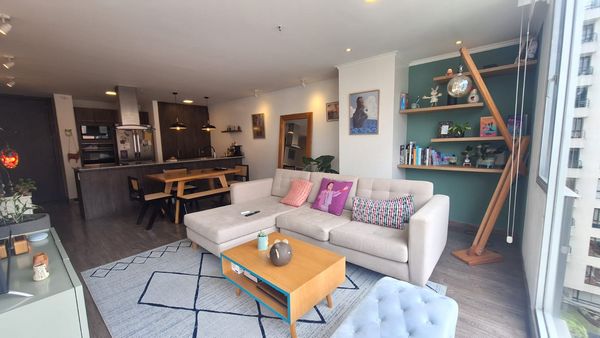 Moderno departamento con balcón, en uno de los barrios más seguros de Quito