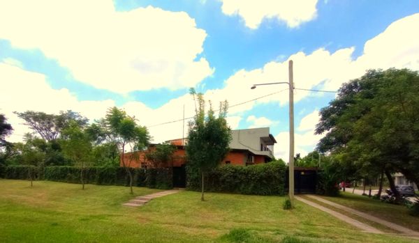 Habitación privada con pileta, rodeada de naturaleza, en un barrio tranquilo de Yerba Buena