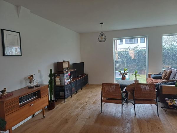 Family home offering all modern comforts, with garden and terrace, located nearby Ghent.