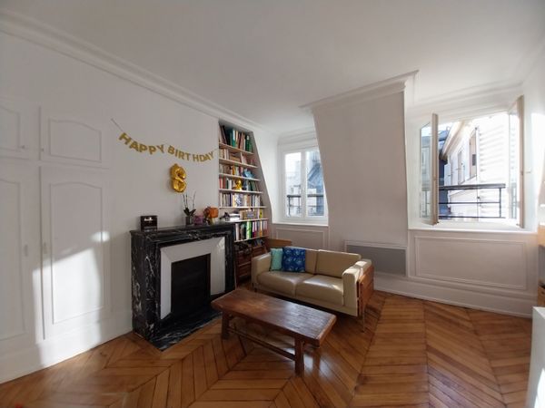 La maison de Marie Idéalement située, à 2 pas du Louvre, des halles et de la Seine.