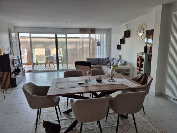 Chambre privée dans un appartement classé ancienne usine Cointreau