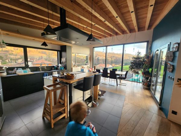 Maison familiale avec piscine au cœur du Beaujolais – proche Lyon