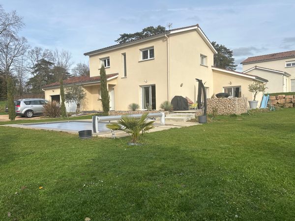 La maison de Frederic et Angelique, près des vignes et des beautés bourguignonnes
