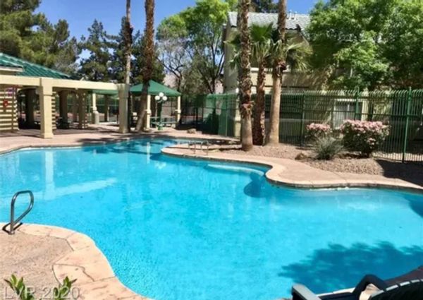 Palm Oasis Retreat – Gated Vegas Condo with Pool