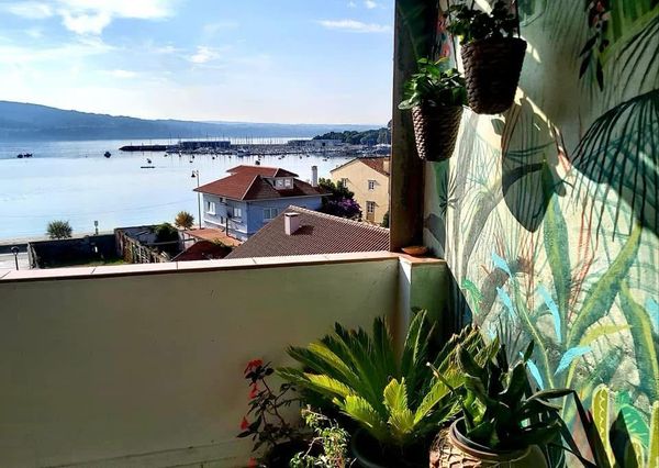 Ático Mar de Ares. Apartamento con terraza y vistas al mar en el centro un pueblo precioso gallego.