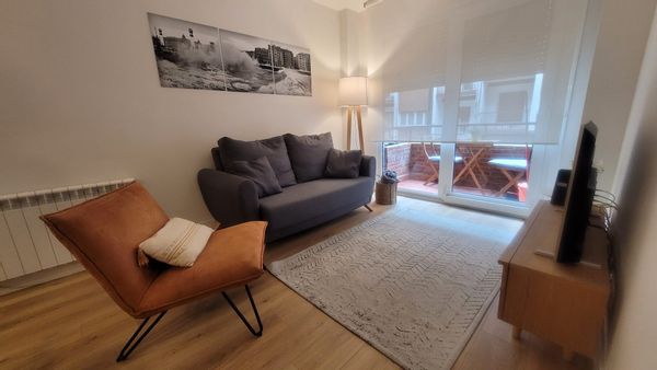 Piso totalmente reformado con 2 habitaciones en el barrio de moda de San Sebastián.