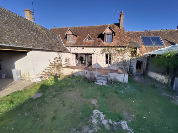 Grande maison dans un charmant village au bord de la Loire à 4 kms du château de Chambord
