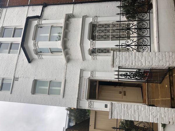 Victoria's house  ,large house, 3 bedrooms in very central London , private garden ,large park  .