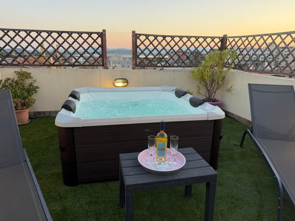 Sardegna Relax House 
Attico con 2 terrazze, vasca idromassaggio.