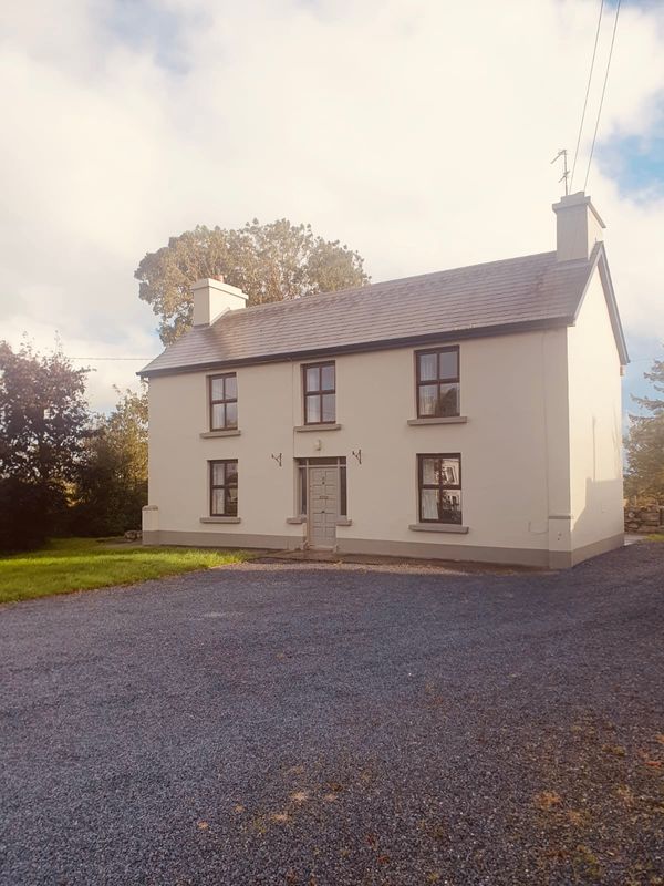Fox’s Farmhouse – Spacious Countryside Retreat near Lough Corrib