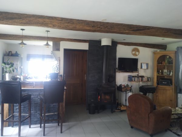 Maison typique normande en bordure de forêt avec grand jardin