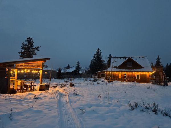 Cozy Home, Close to Town