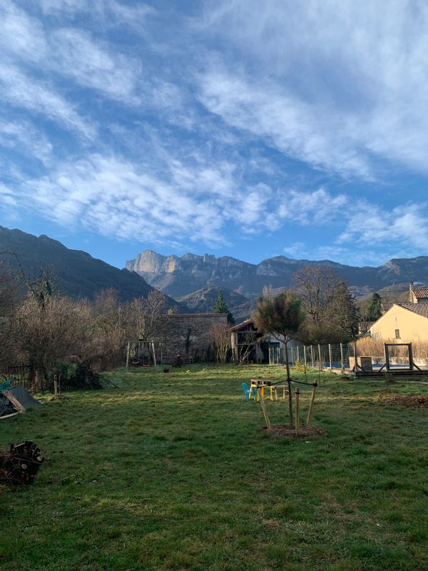 Maison et gîte indépendant à deux pas du village et de la rivière