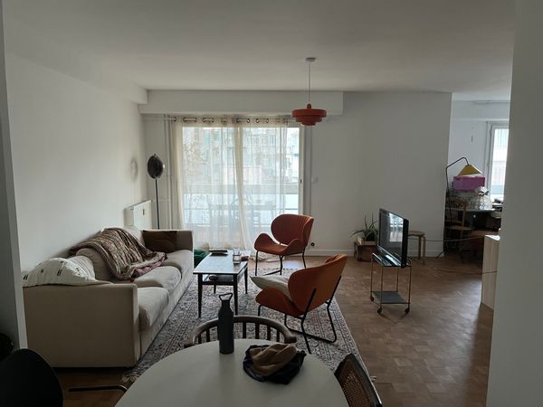 Au cœur du quartier animé du Camas et à proximité immédiate du tramway et metro