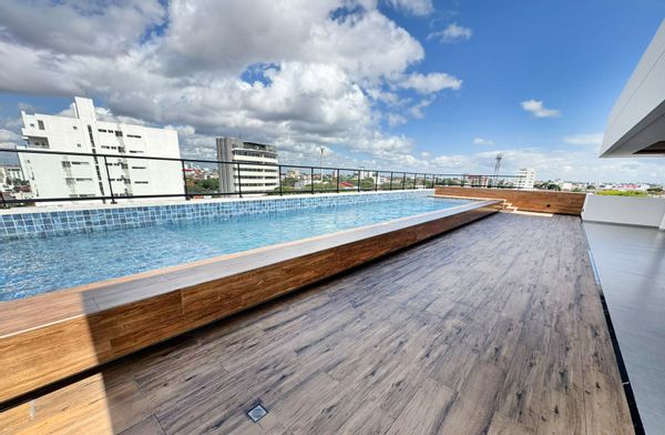 Modern 2025 Apartment with Rooftop Pool – 10 Min to Center