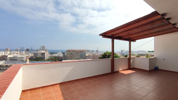 Casa de 3 dormitorios, con jardín y vistas al mar, en el centro de Las Palmas de Gran Canaria,