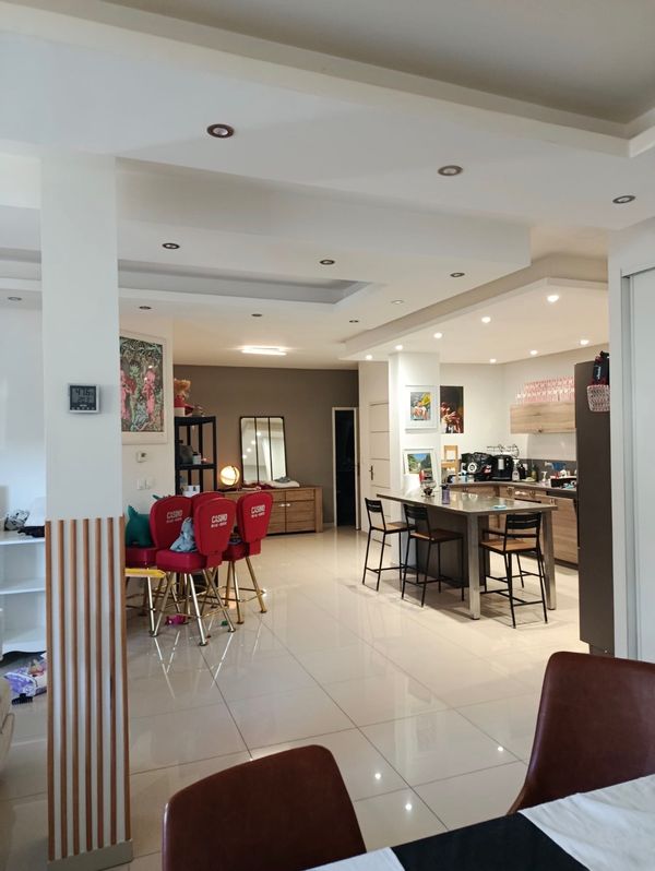 Appartement moderne, 2 chambres. A 20min des pistes de ski.