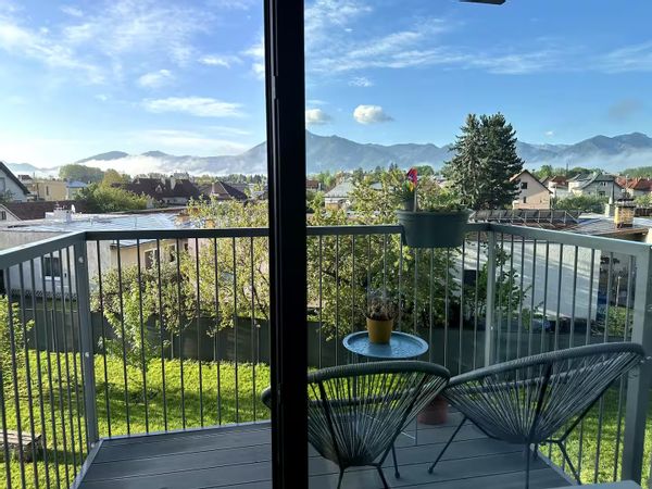 Kids-friendly home with a mountain view, surrounded by 3 national parks and a lake