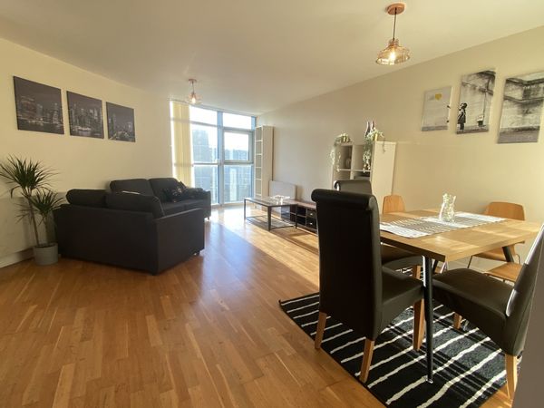 Bright Apartment in Central Cardiff