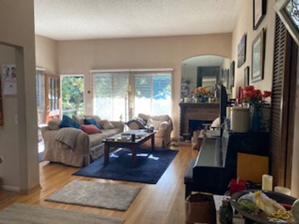 Charming canyon home in nature minutes from Hollywood, Beverly Hills & most Los Angeles landmarks.