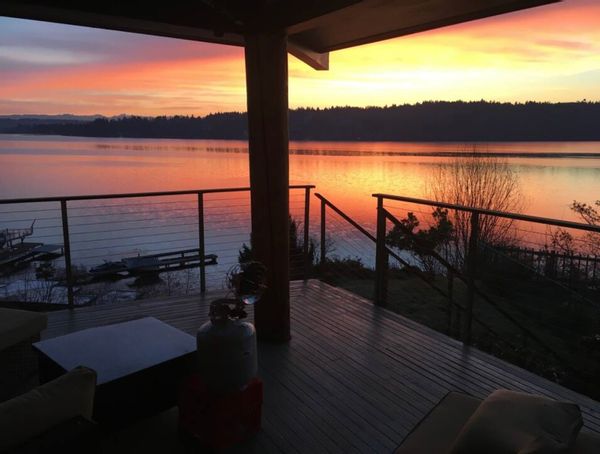 Mid-century 180° lake view 3bd 2ba home in North Seattle