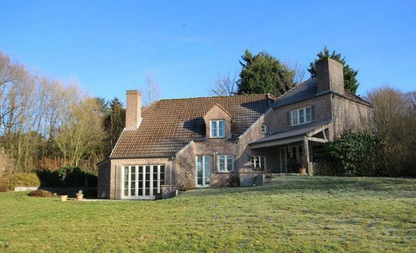 Havre de paix à Ittre près de Bruxelles — grand jardin et vue rivière