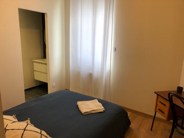 Chambre privée avec salle de bain privative