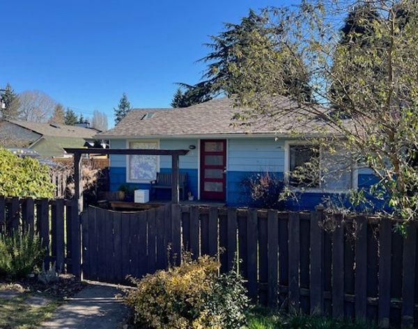 Family- friendly home in walkable Seattle neighborhood- close to beach, city and forest!
