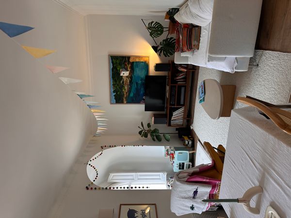 Sunny and family-friendly Eixample home