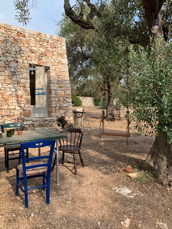 Grange aménagée dans un écrin de verdure en bord de mer