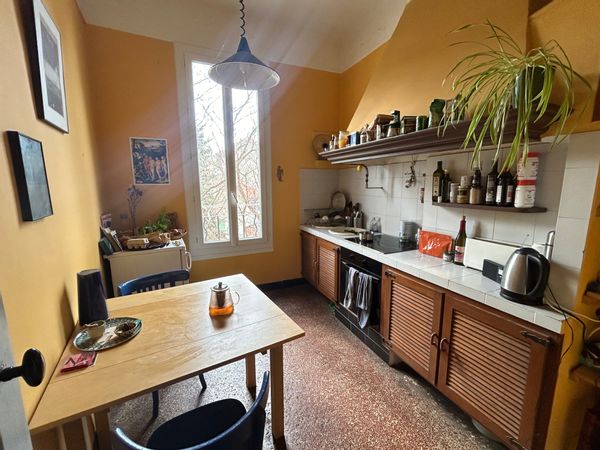 Appartement charmant dans les arbres à Marseille