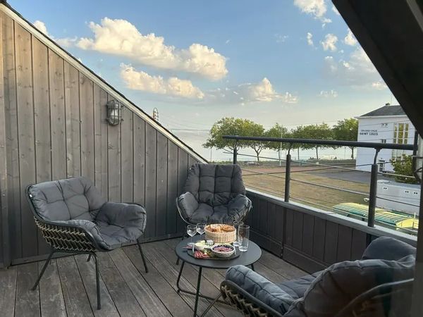 Maison de ville au bord de la mer