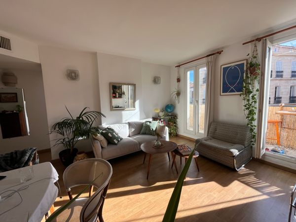Chambre privée lumineuse et jolie dans un superbe appartement /Accès balcon dispo/Last min possible