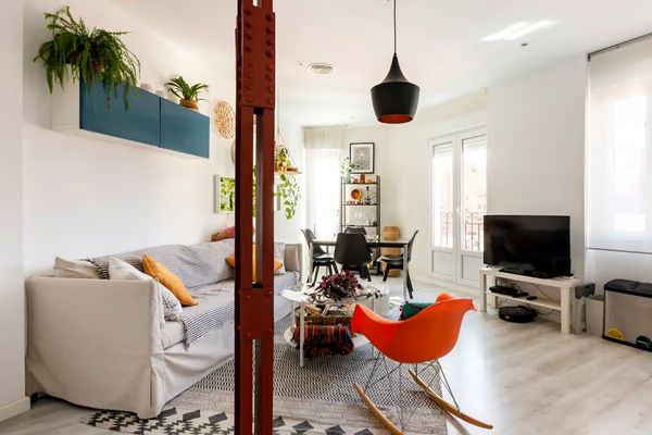 Private Room for 1 in cozy apartment with good vibes