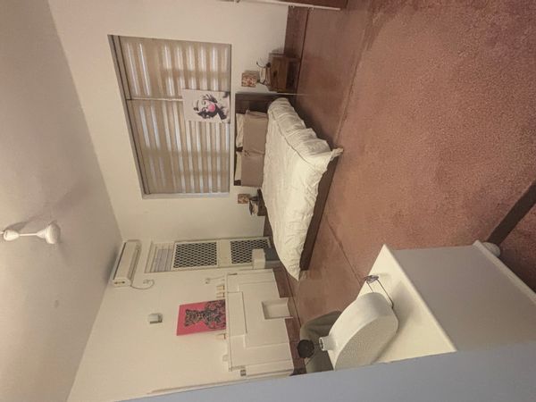 Mariella's private room has lots of lights and privacy. Beautiful apartment in a central area