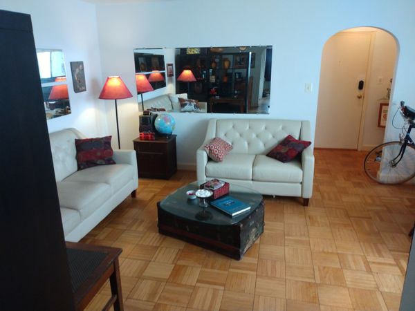 One bedroom w/living room, across river from DC, 8km to the White House