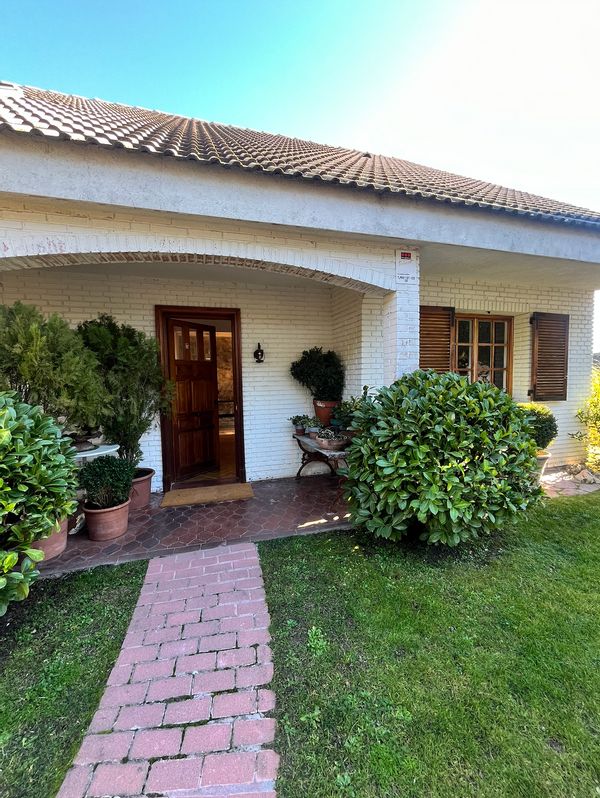 Casa adosada en urbanización privada rodeada de naturaleza a 10km del centro de Madrid