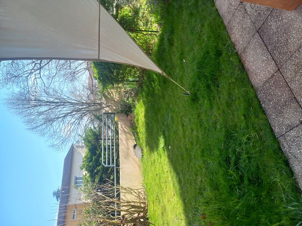 Appartement 2 chambres avec un petit jardin dans le centre ville de Chaponost.