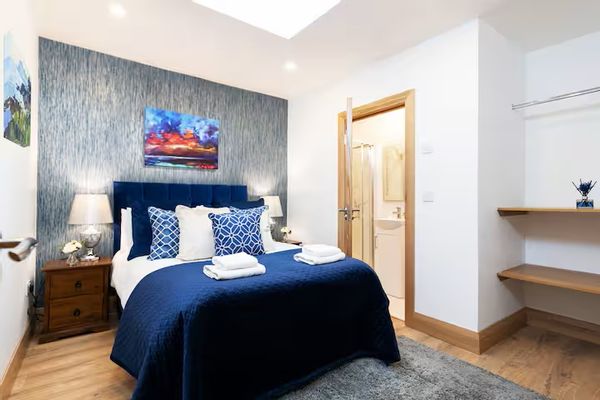 Luxury 18th c. Cottage.  Newly renovated while retaining its old charm characteristics.