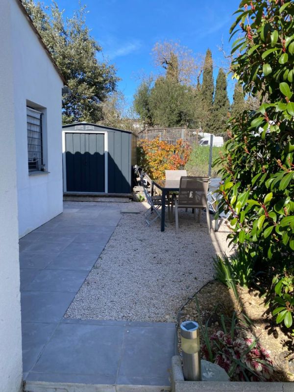 Petit studio semi indépendant